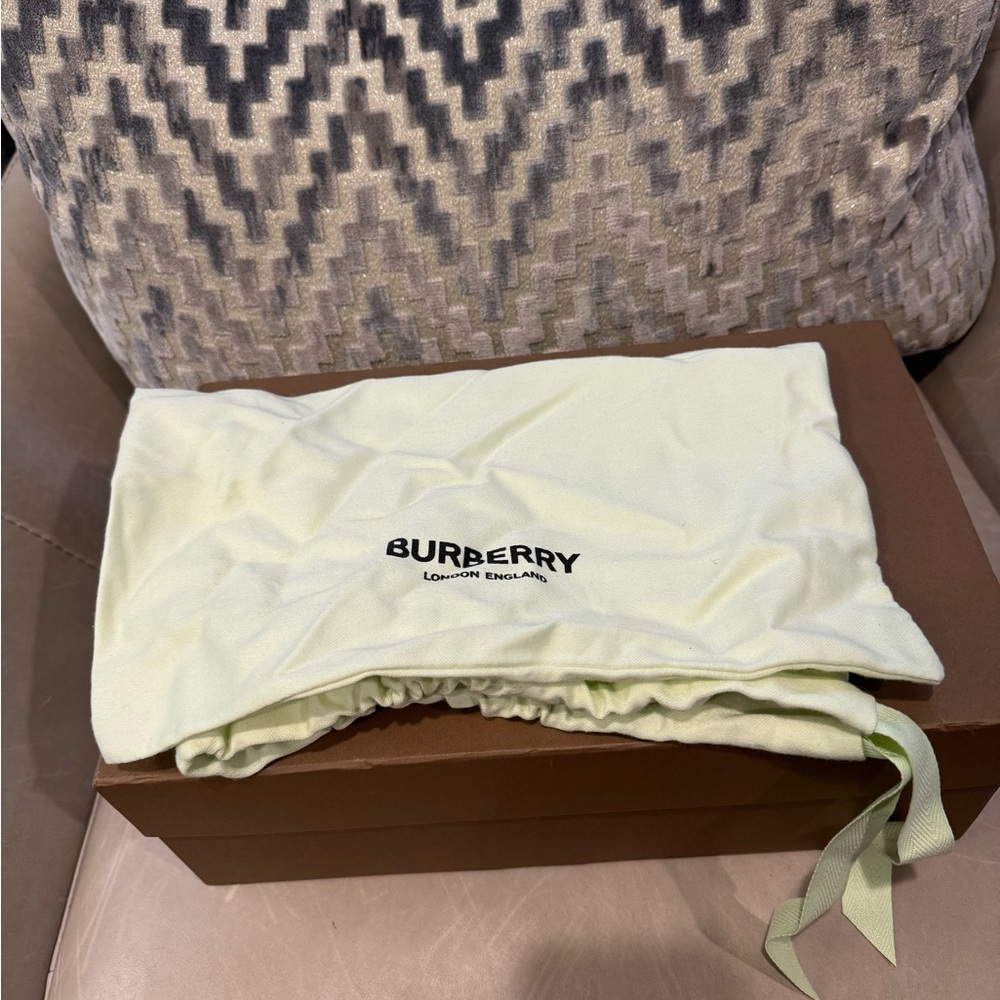 Men’s Burberry slides - Picture 5 of 6